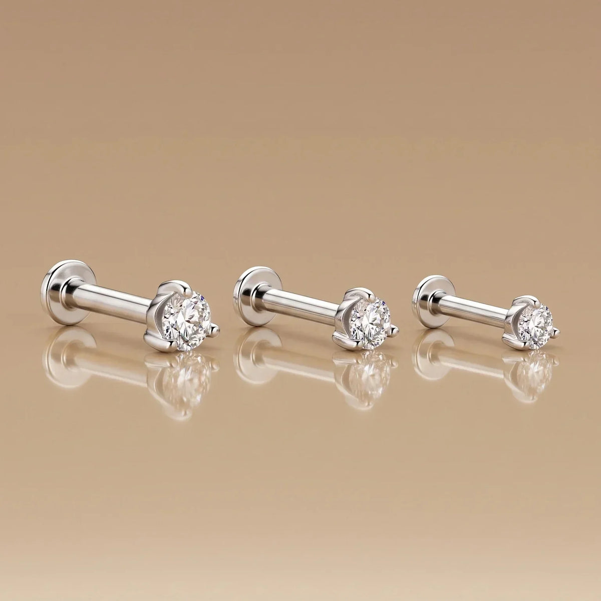 Diamond Dot Piercing in 14 karaat witgoud: de nieuwe essential voor je ear stack